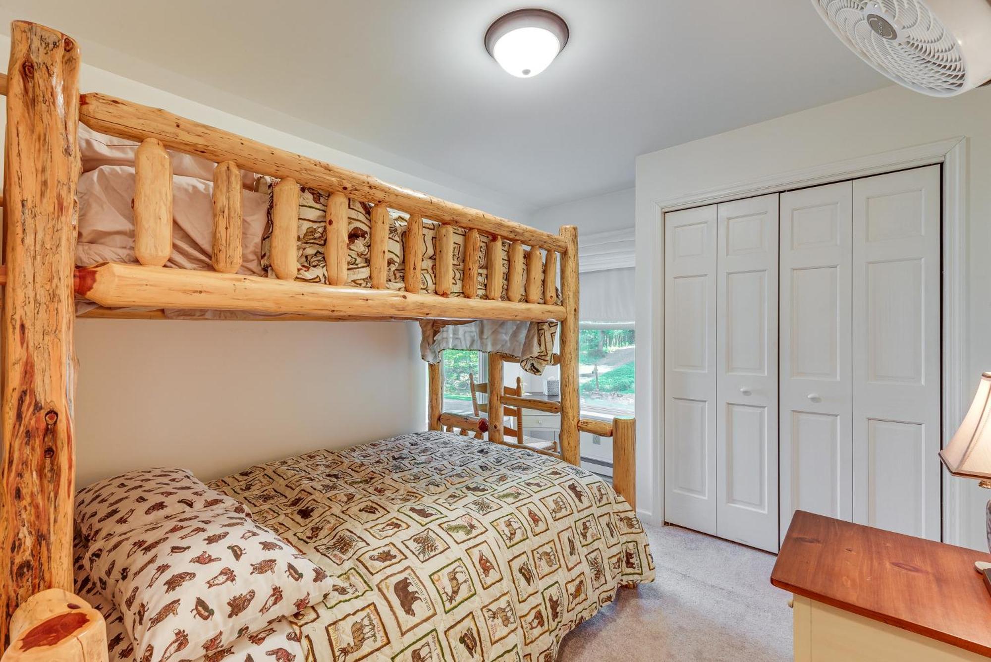 Arrowhead Retreat With Dock And Pool Access! Holiday home