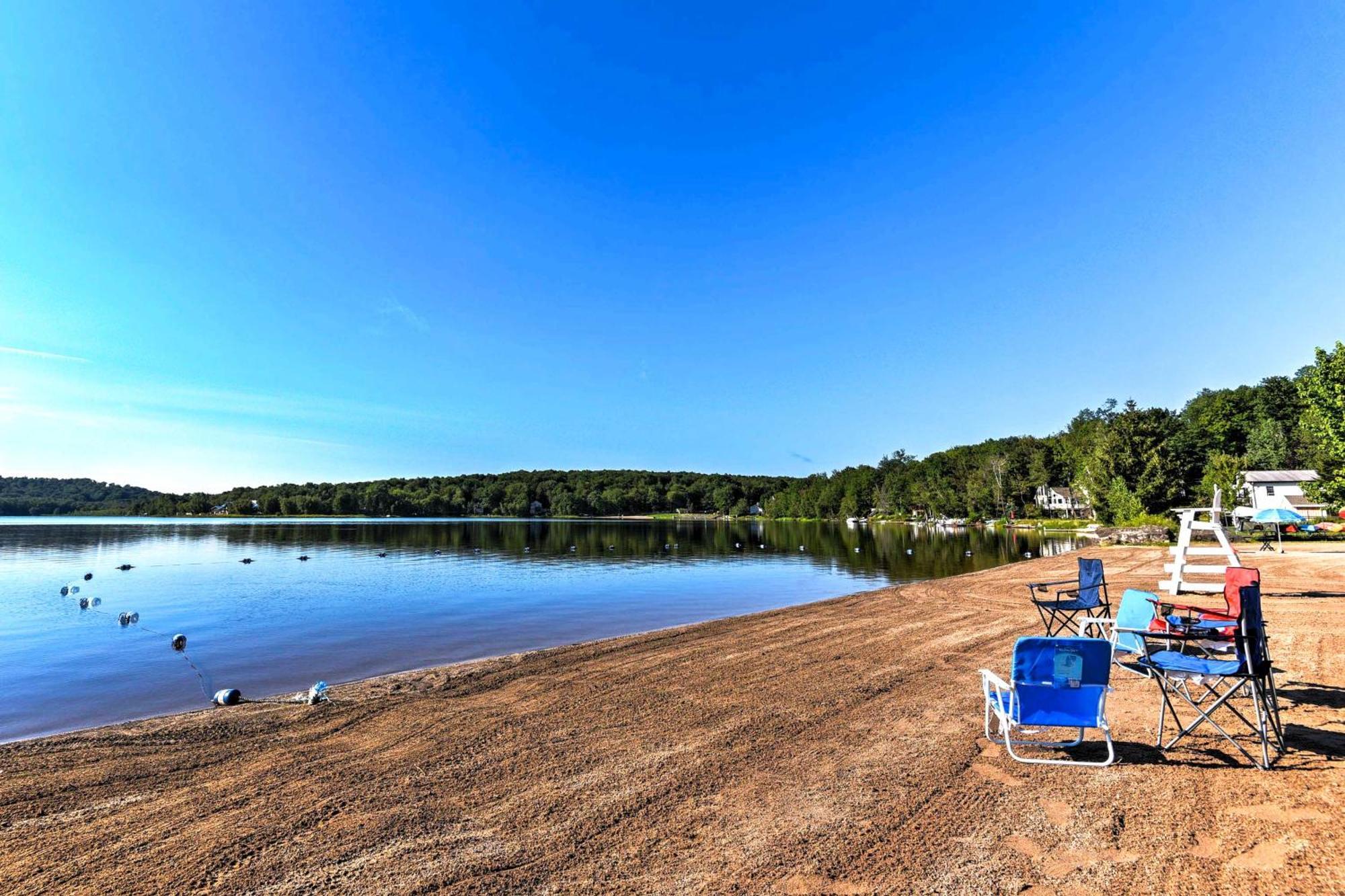 Holiday home Arrowhead Retreat With Dock And Pool Access! Pocono Lake