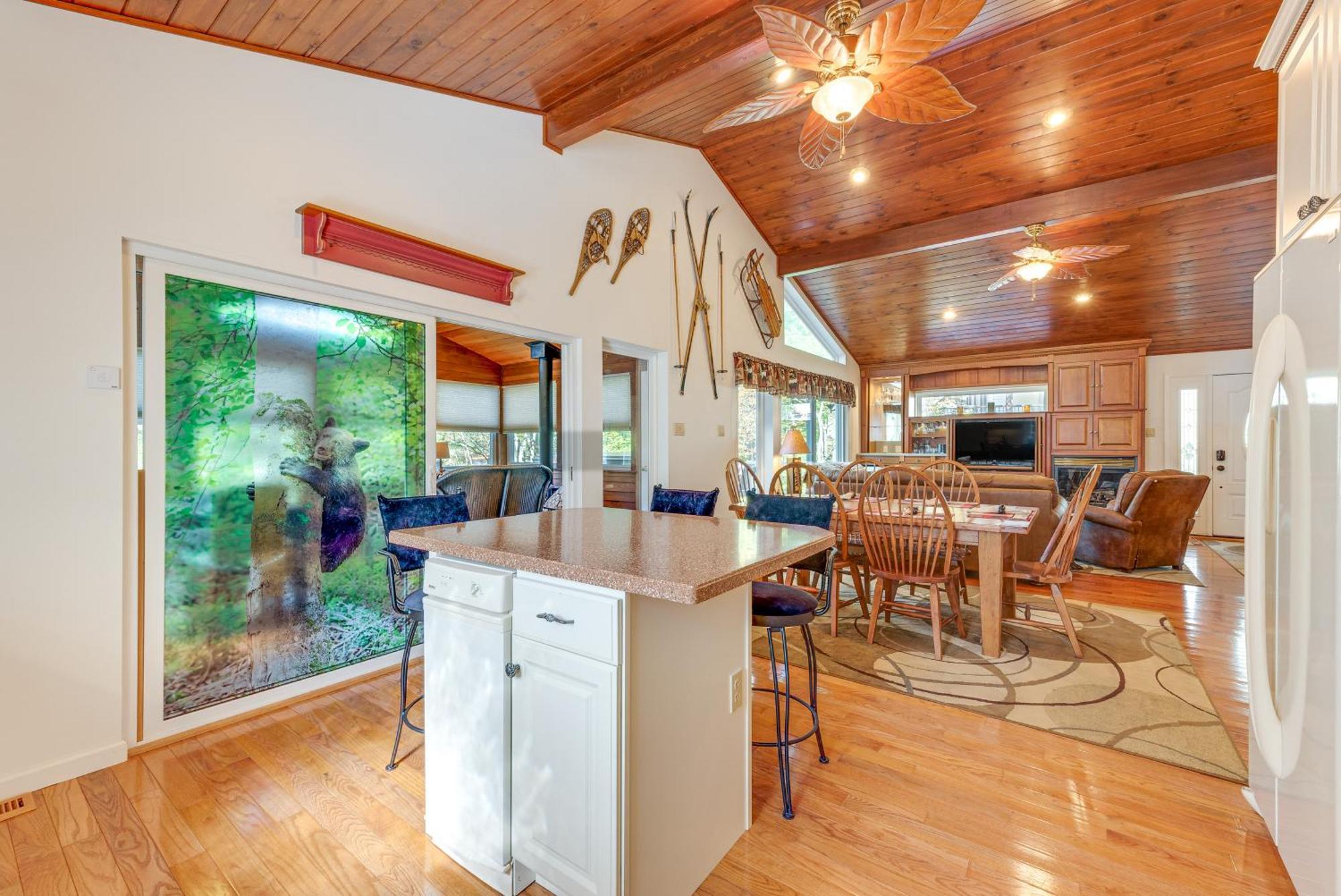 Arrowhead Retreat With Dock And Pool Access! * Pocono Lake