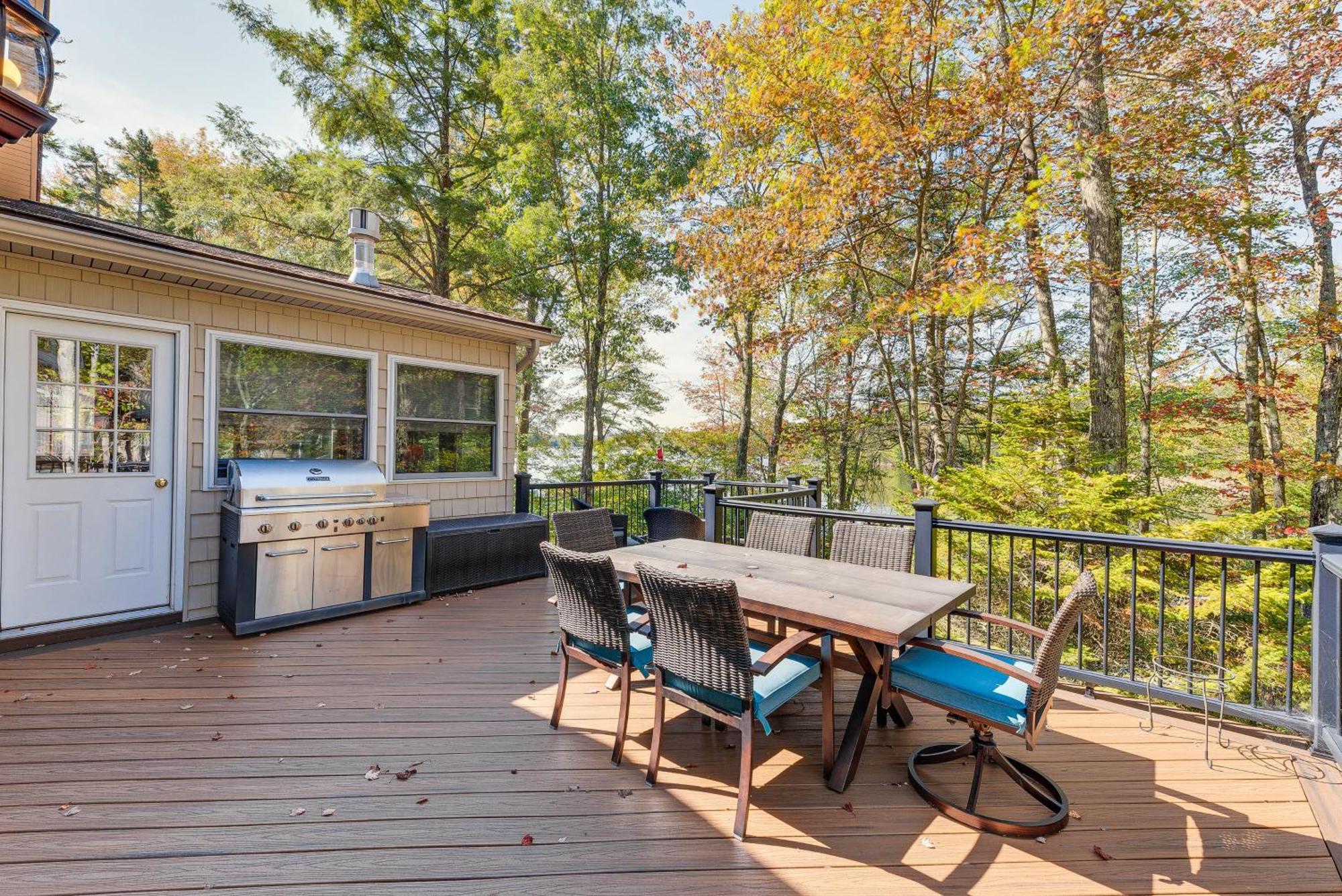 Arrowhead Retreat With Dock And Pool Access! Holiday home Pocono Lake